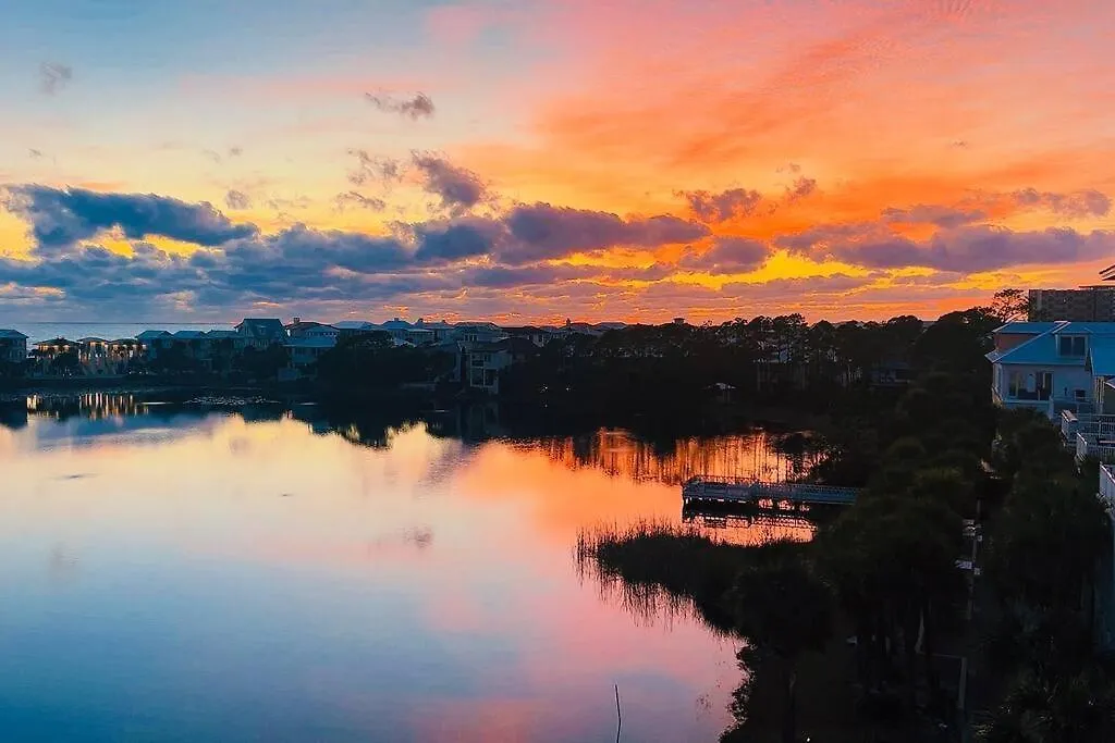 Carillon 414 Chasing Sunsets Daire Panama City Beach